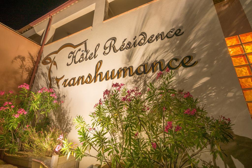 Hôtel et Résidence de la Transhumance Saint-Martin-de-Crau Exterior foto